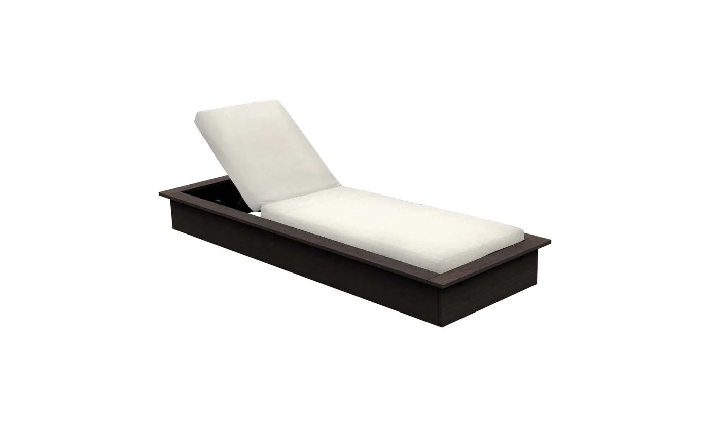 Echo Chaise With White Fabric