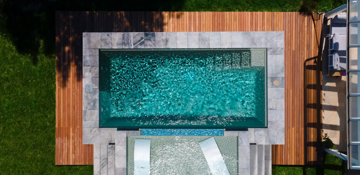 The Chic Fiberglass Pool 21' 4" x 10' 6"