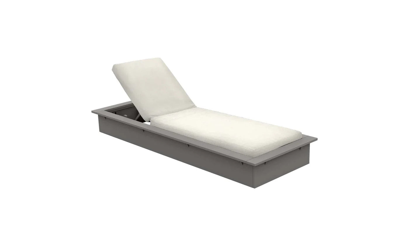 Echo Chaise With White Fabric