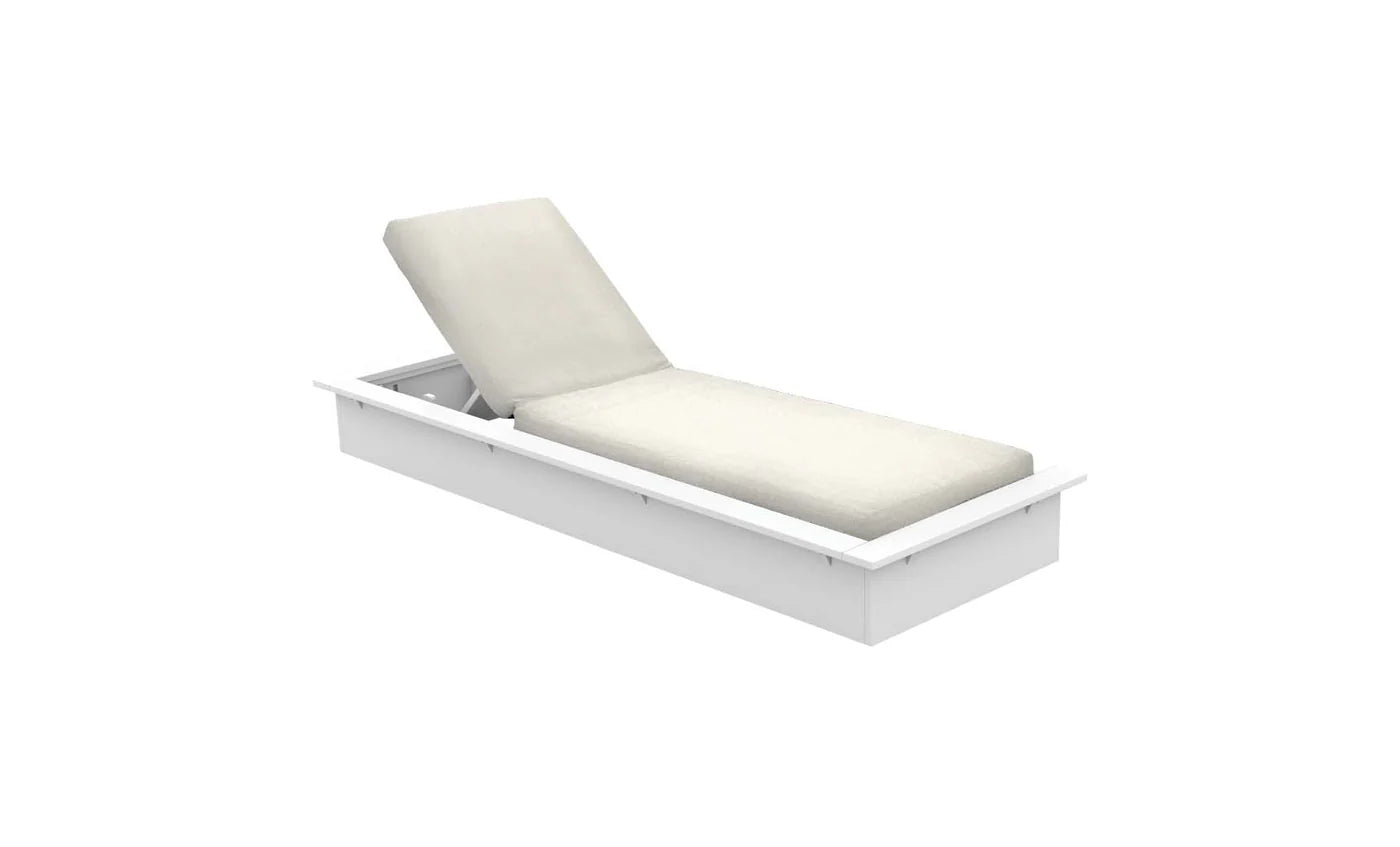 Echo Chaise With White Fabric